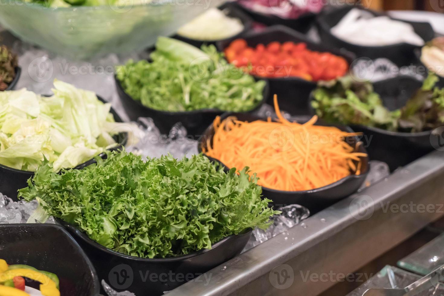 Insalata mista in un ristorante foto