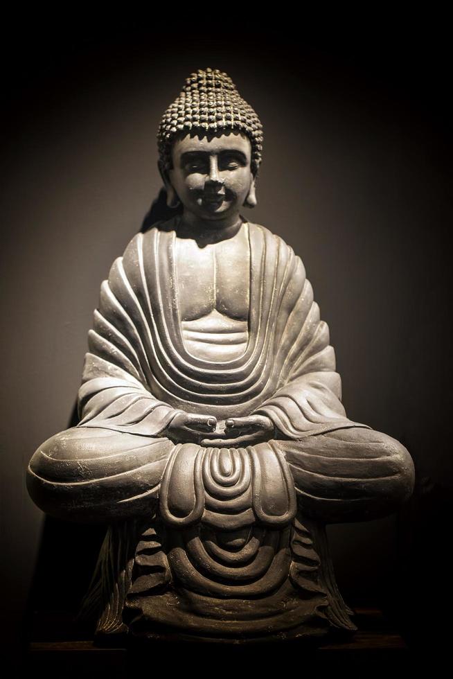 simbolo della religione dell'estremo oriente scultura del buddha foto