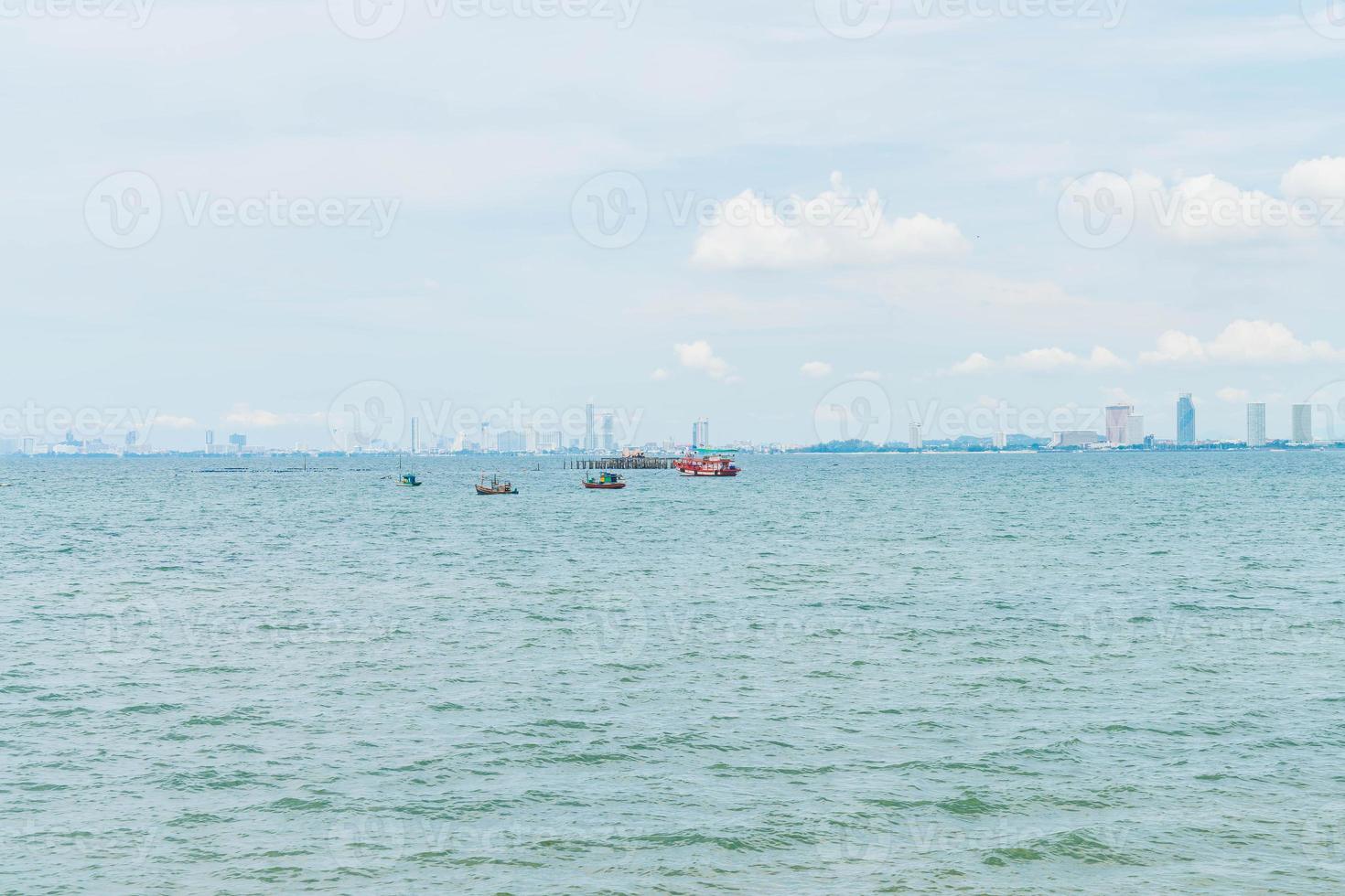 peschereccio nell'oceano foto