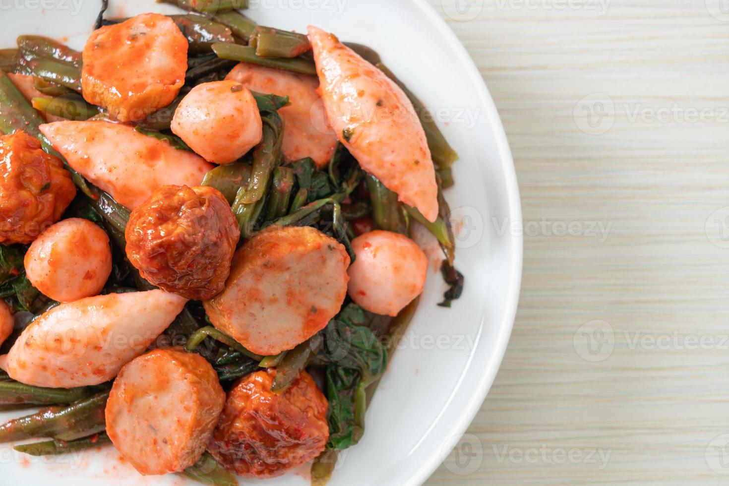 polpette di pesce saltate in padella con salsa yentafo foto