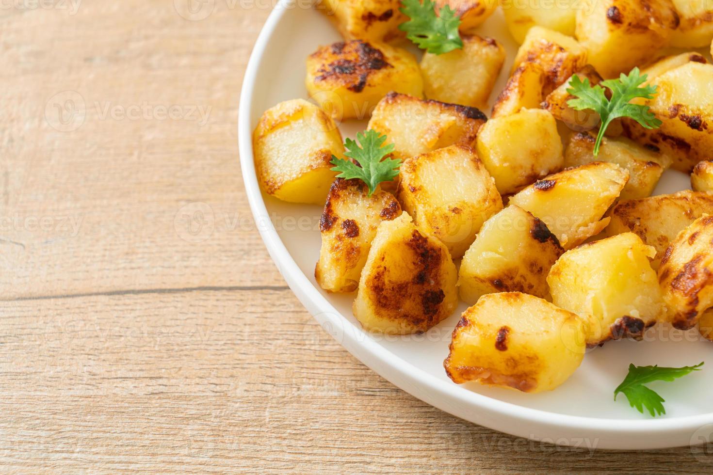 patate arrosto o grigliate alla piastra foto