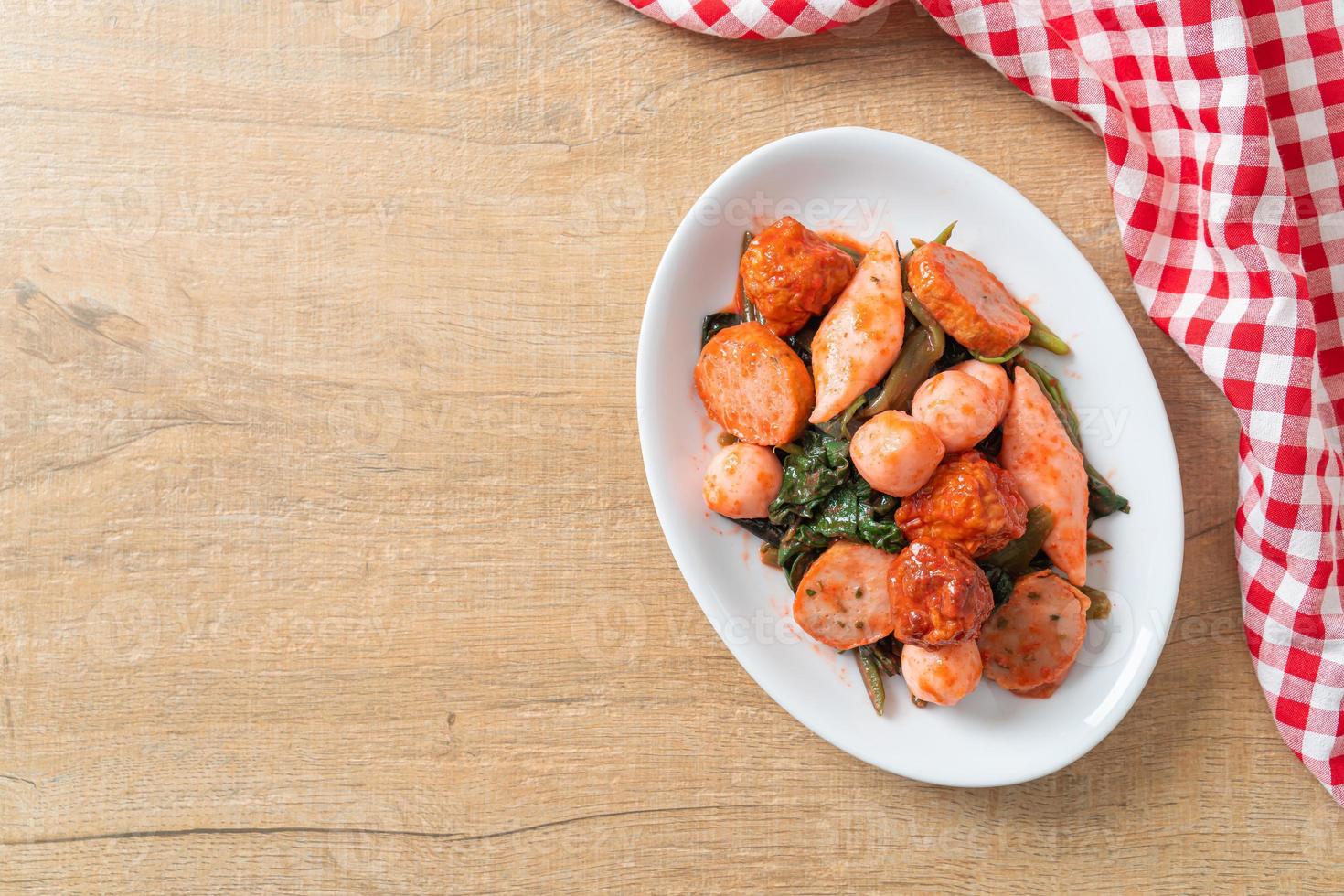 polpette di pesce saltate in padella con salsa yentafo foto