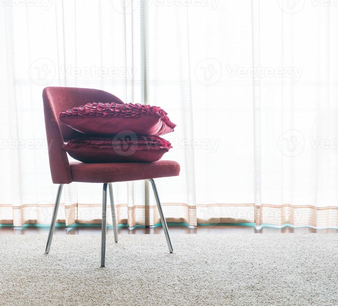 bellissimo cuscino di lusso sulla decorazione del divano nel soggiorno foto