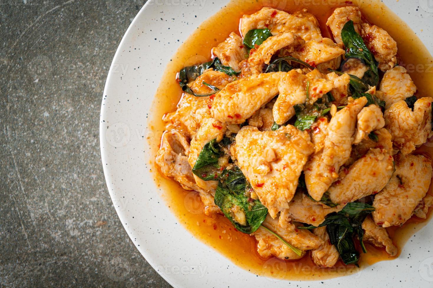 pollo saltato in padella con pasta di peperoncino foto