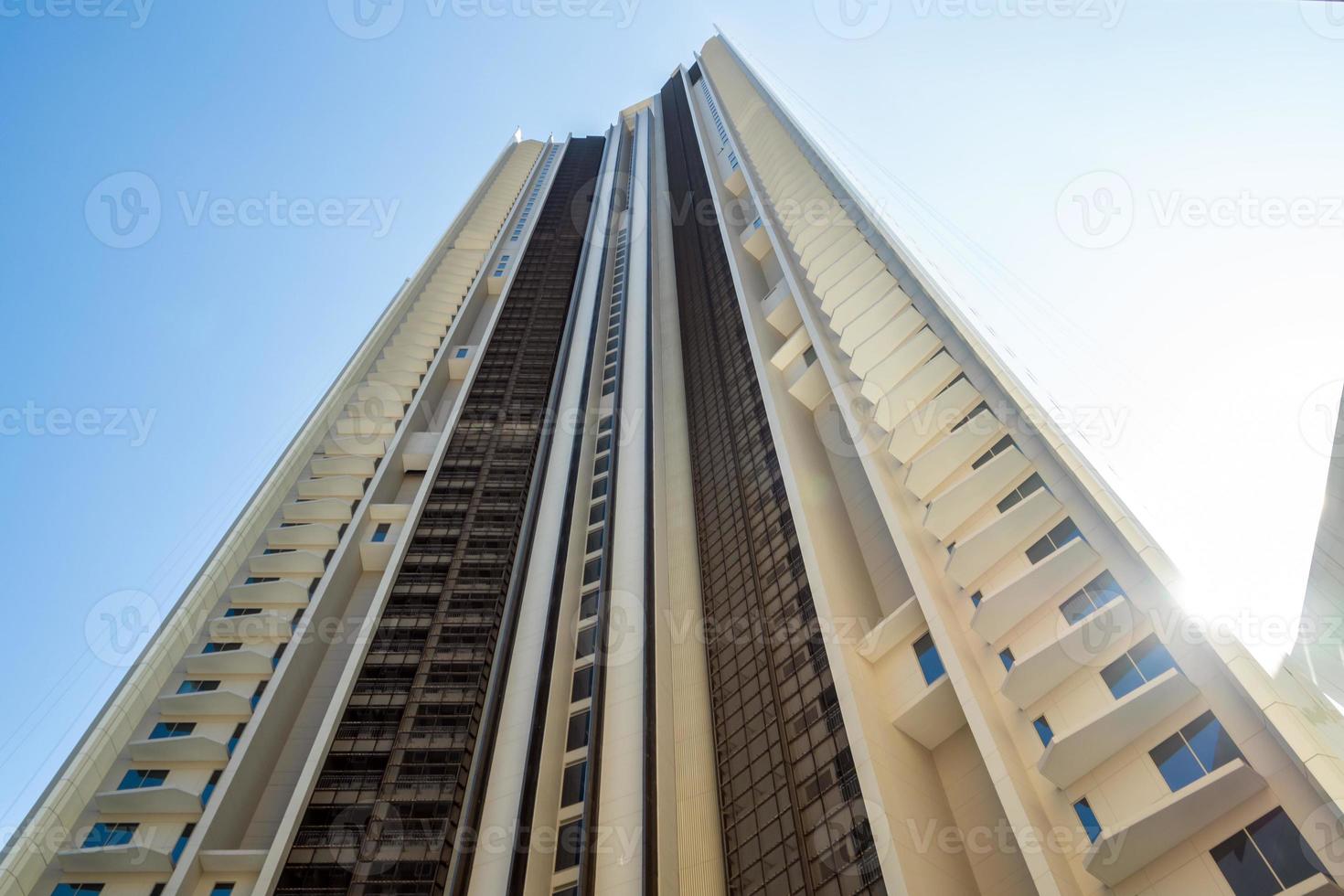 punto di osservazione basso per l'edificio alto foto