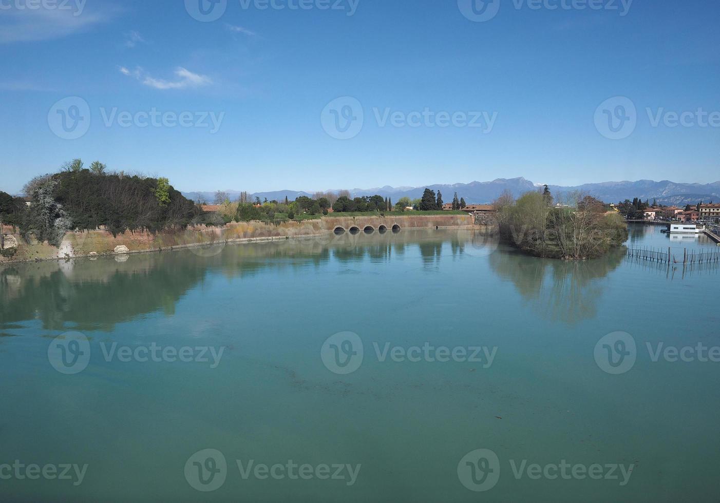 fortificazioni sul lago di garda a peschiera del garda foto