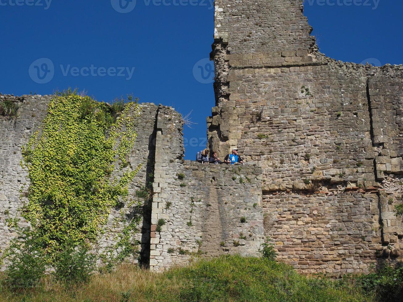 rovine del castello di chepstow a chepstow foto