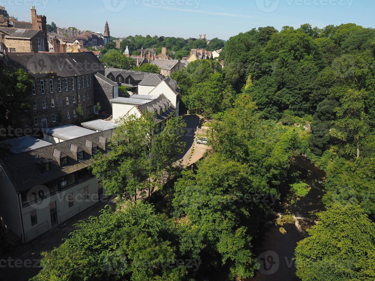 acqua del fiume leith nel villaggio di dean a edimburgo foto