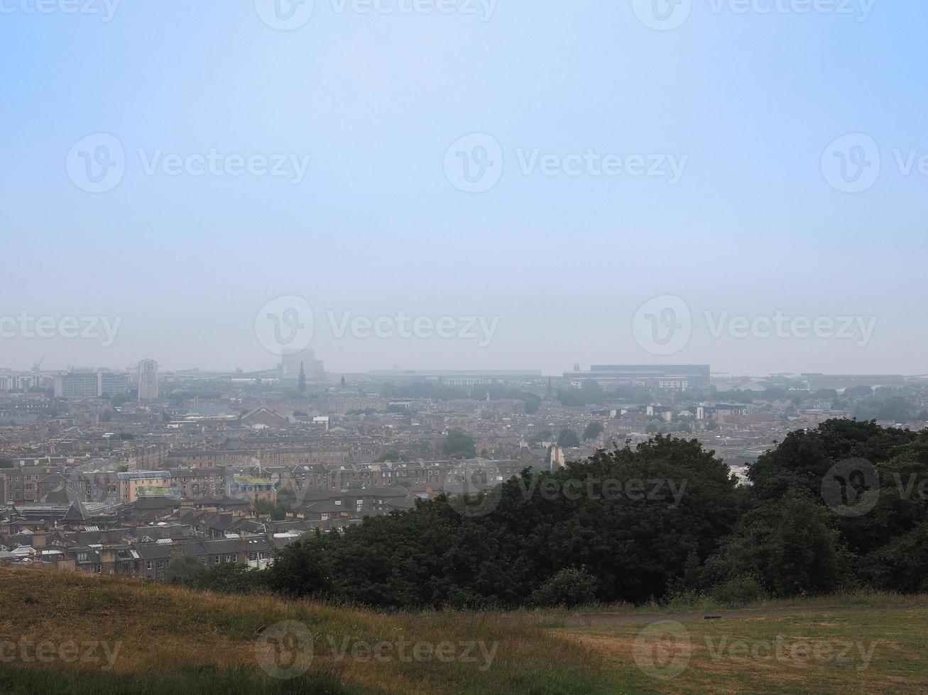 veduta aerea di edimburgo da calton hill foto