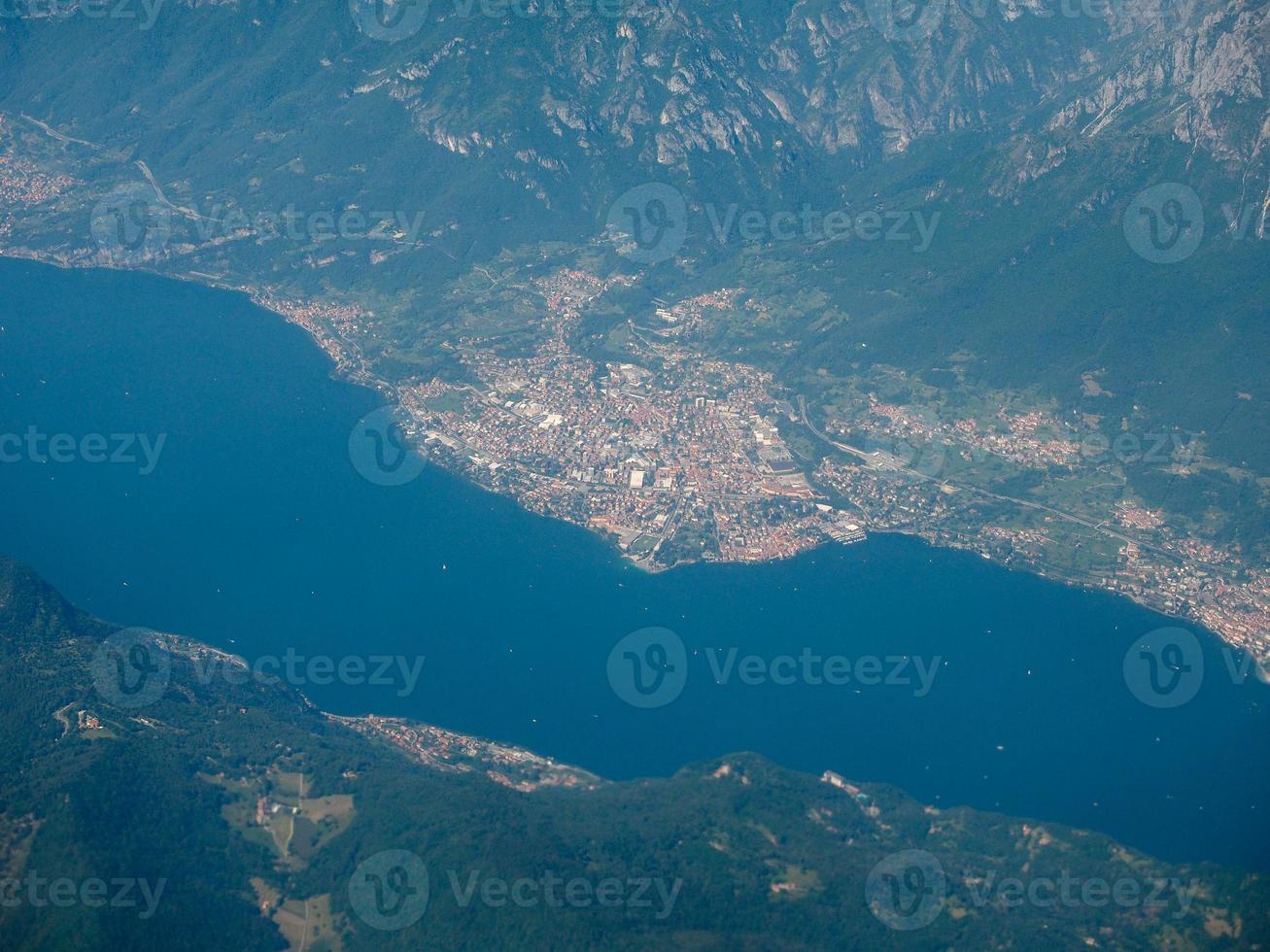 veduta aerea del lago di como foto