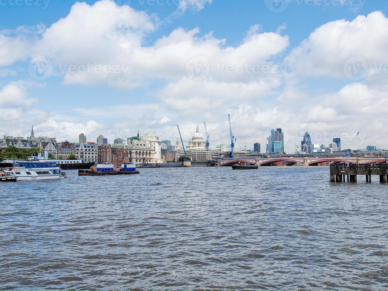 fiume tamigi a londra foto