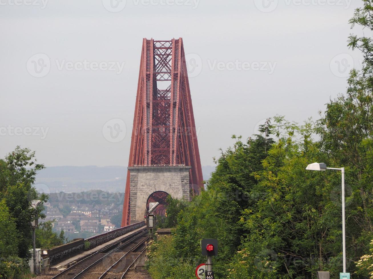 Quarto ponte sul Firth of Forth a Edimburgo foto