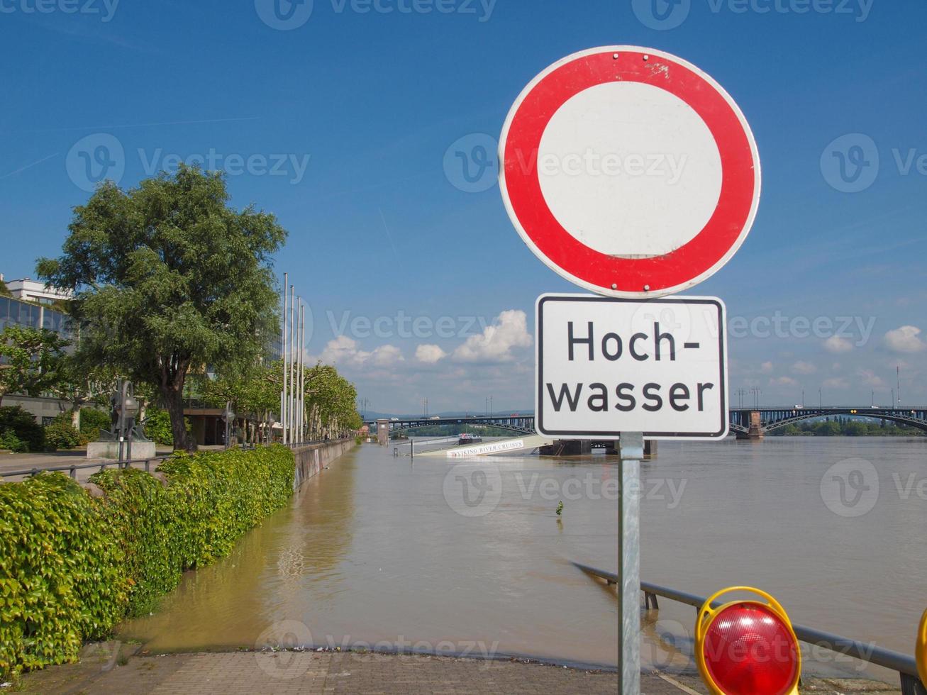Inondazione del fiume Reno a Mainz, Germania foto