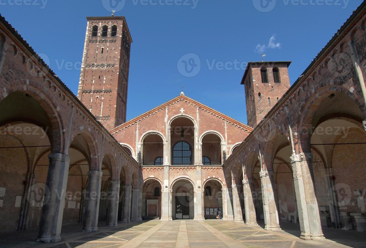 chiesa di sant ambrogio, milano foto