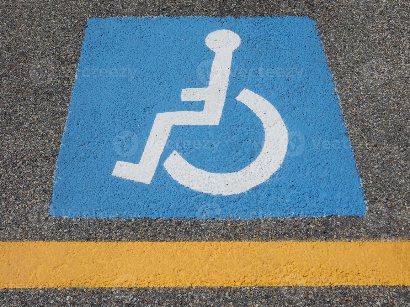 cartello parcheggio disabili foto