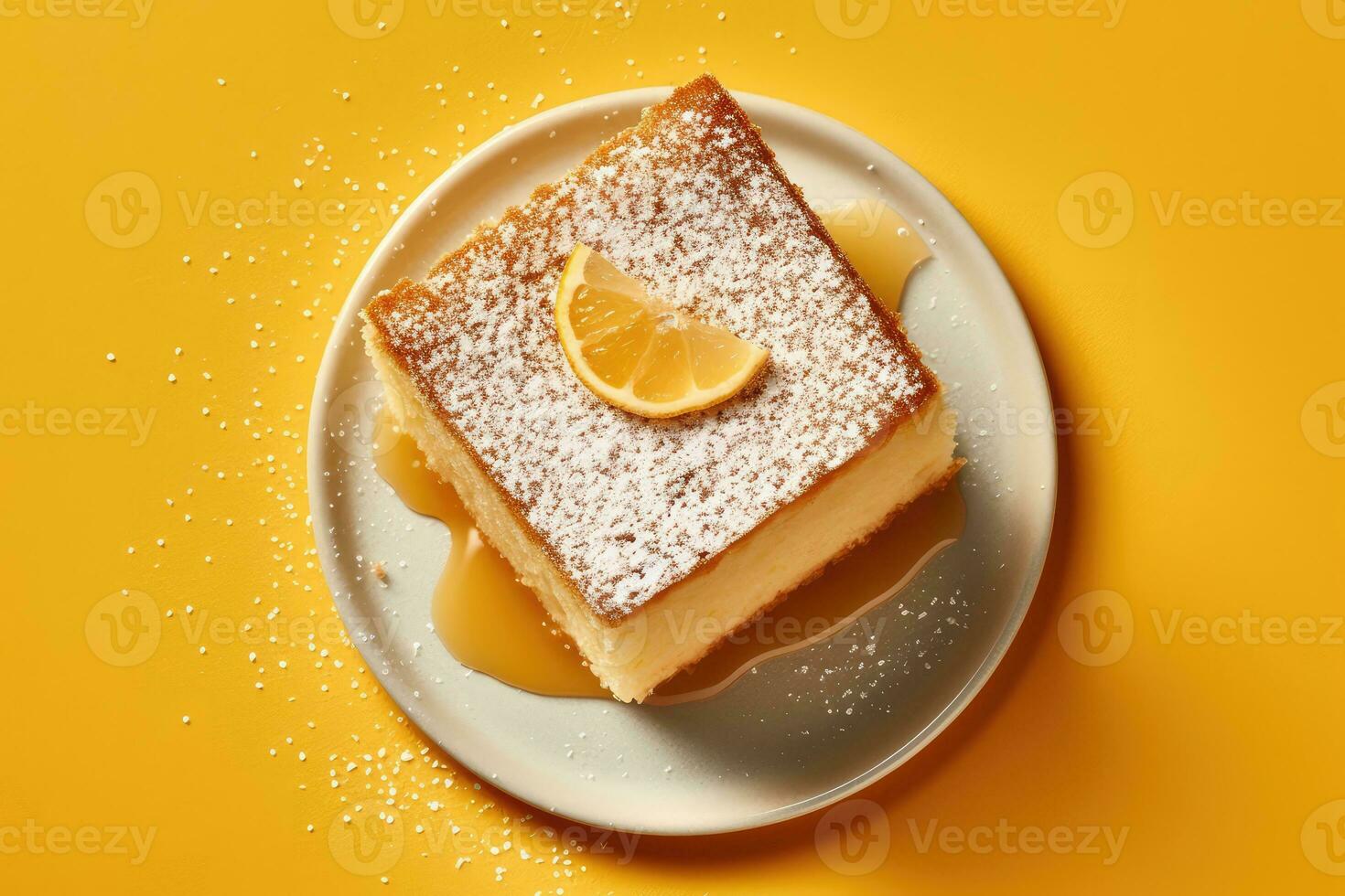 Limone torta con Limone pioggerella su giallo sfondo foto