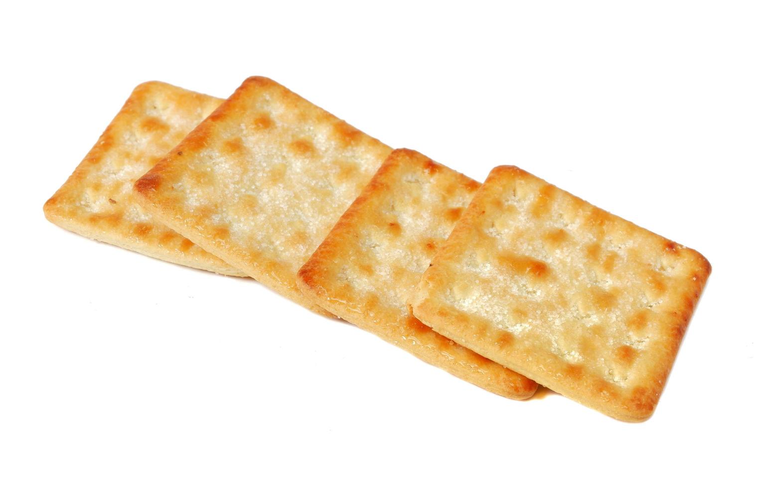 cracker croccante con zucchero isolato su sfondo bianco foto