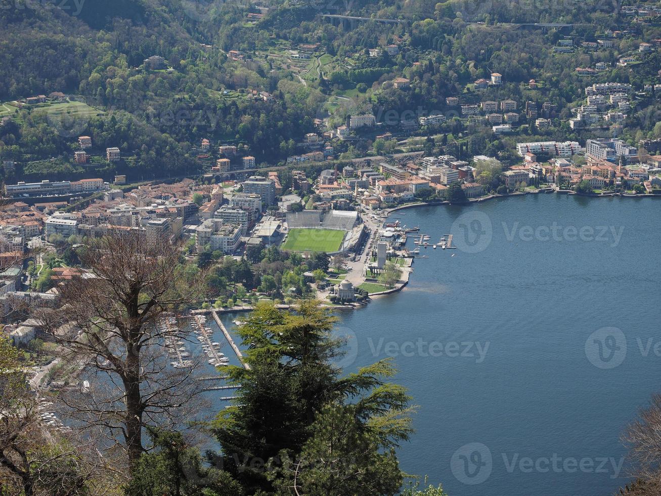 veduta aerea di como foto