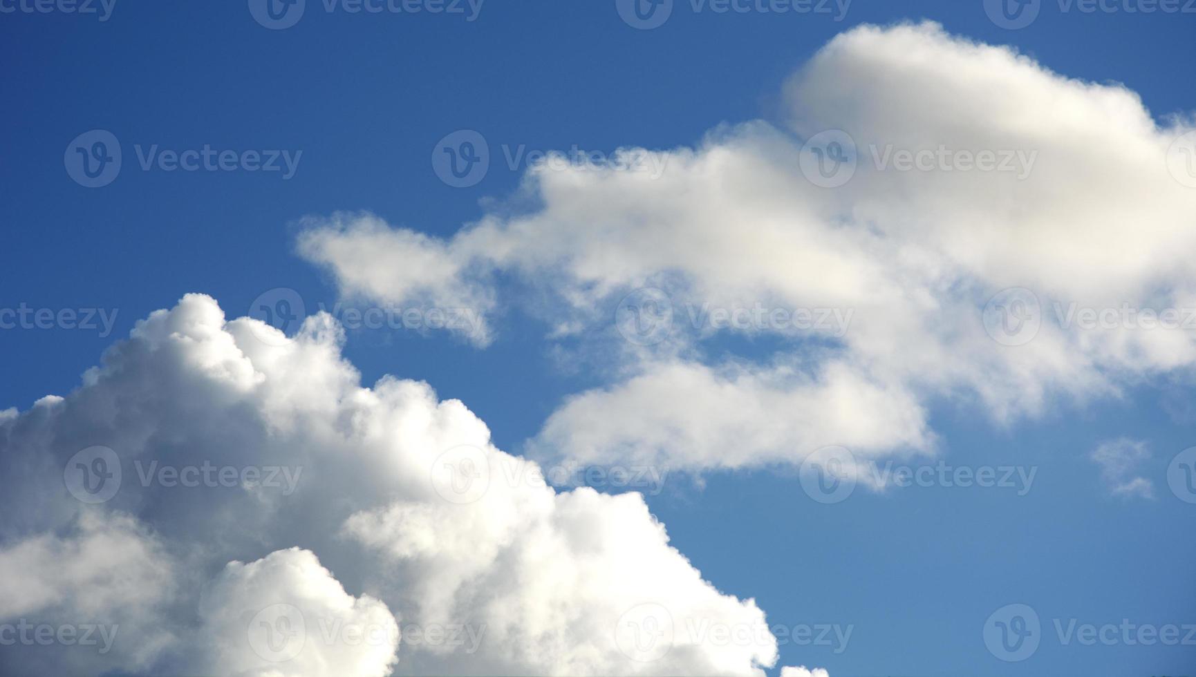 sfondo celeste con nuvole foto