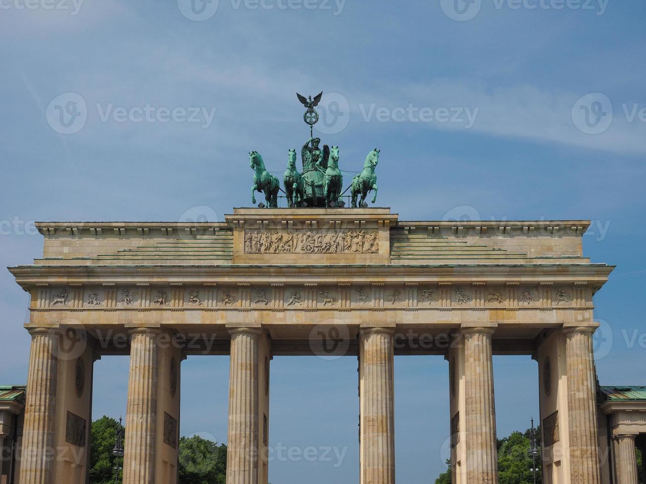 brandenburger tor porta di brandeburgo a berlino foto