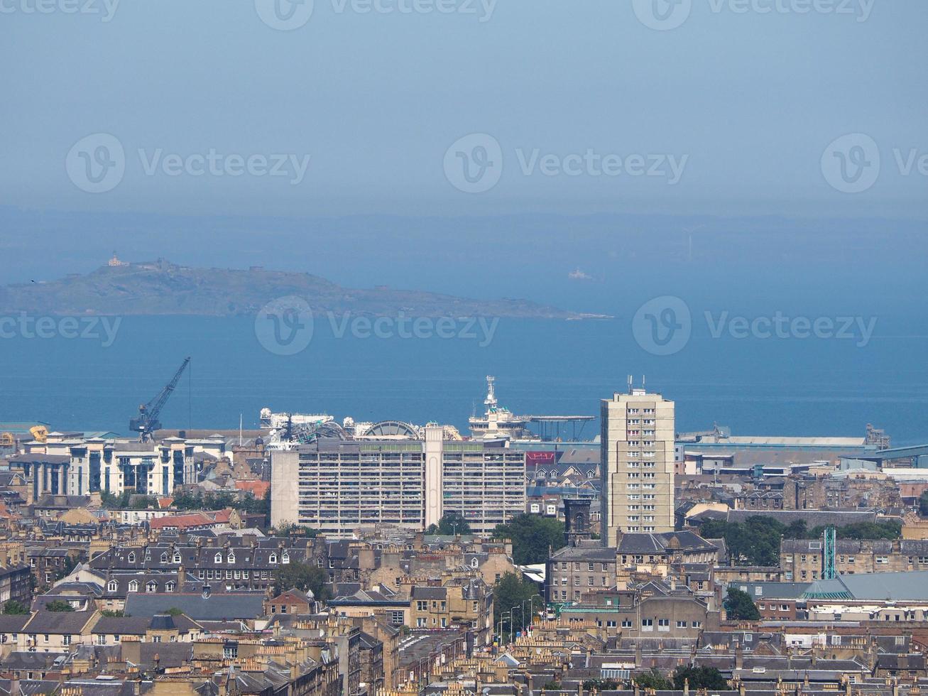 veduta aerea di edimburgo da calton hill foto