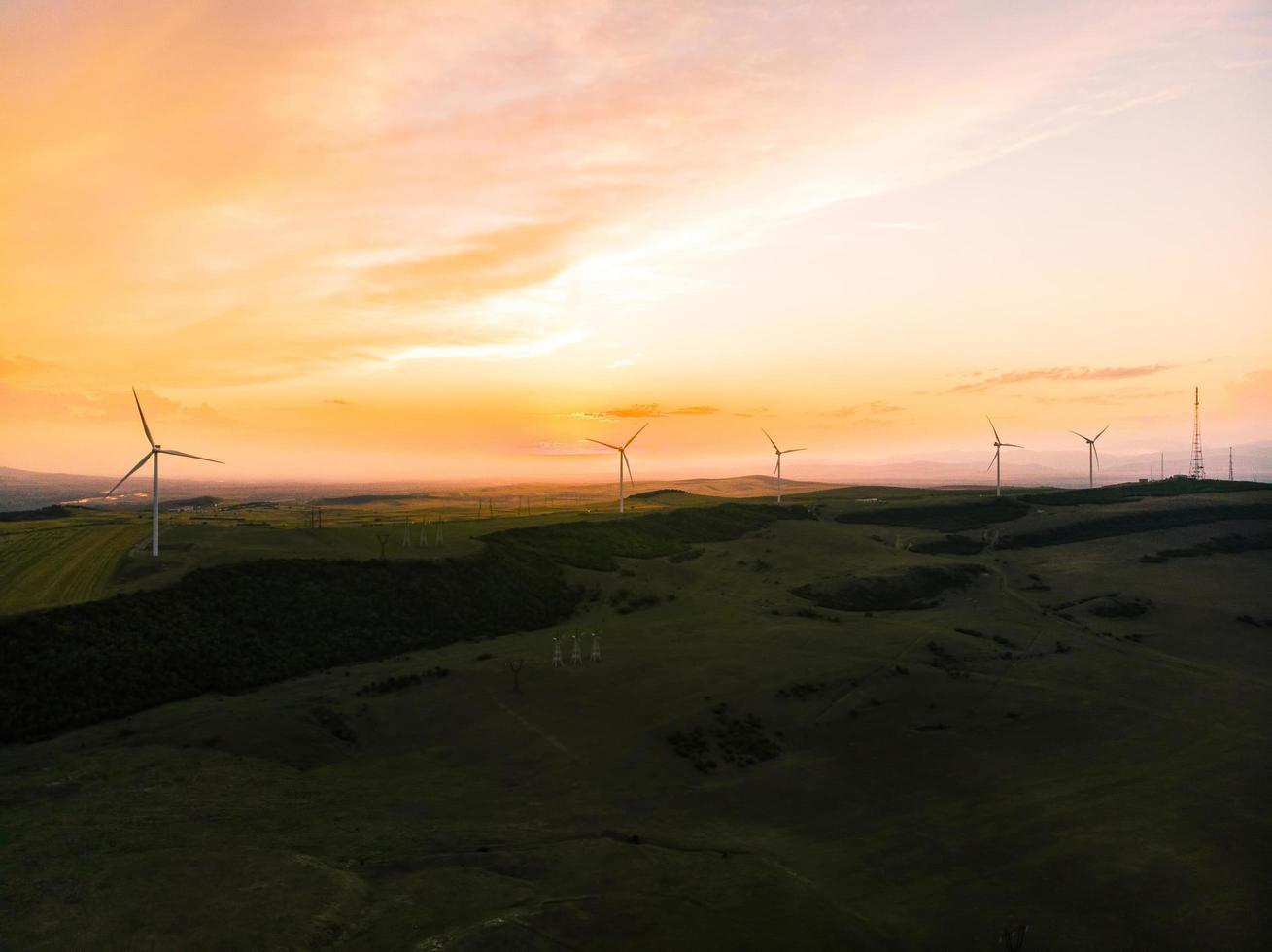 veduta aerea delle turbine eoliche foto