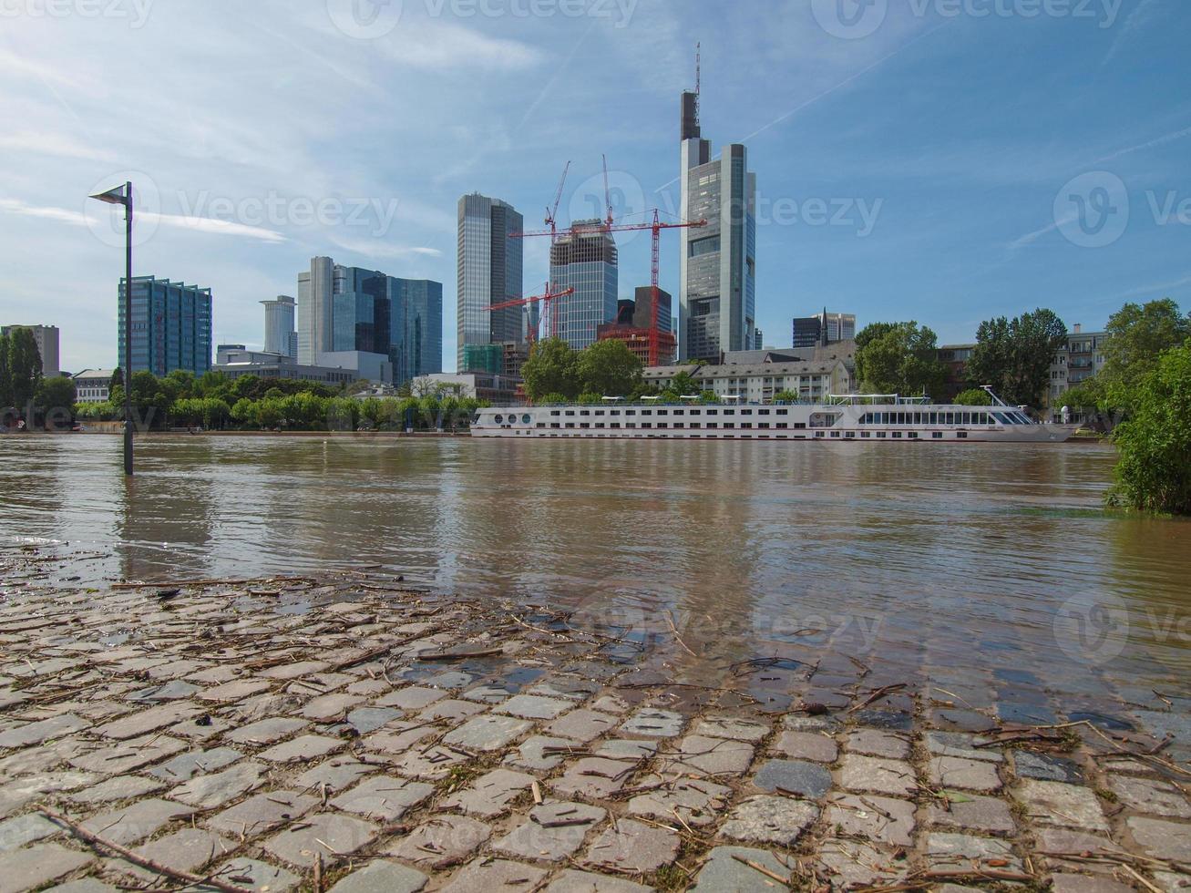 inondazione del fiume principale a francoforte sul meno foto