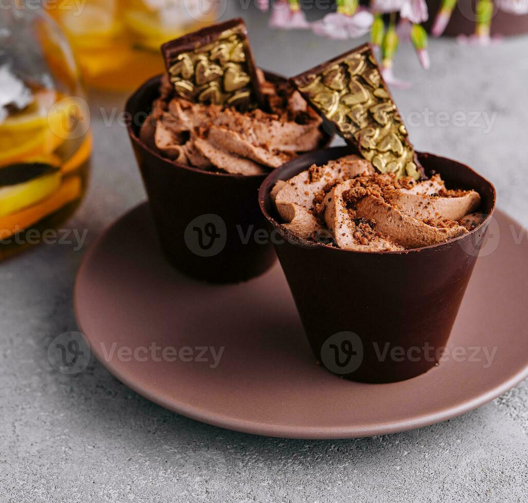 cioccolato tazza torte con tè pentola foto