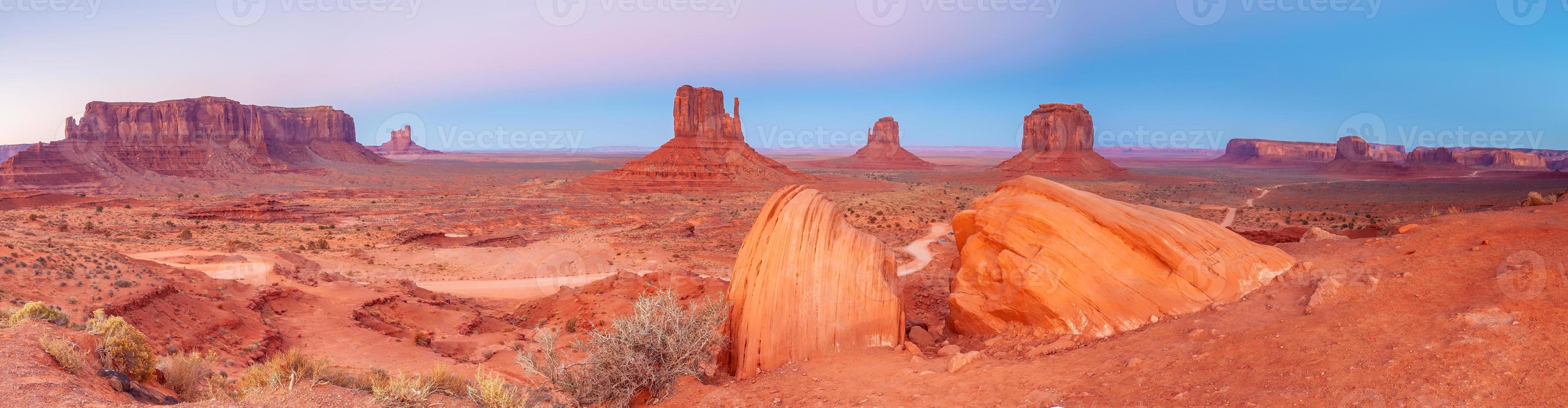 il paesaggio naturale unico della Monument Valley nello Utah foto