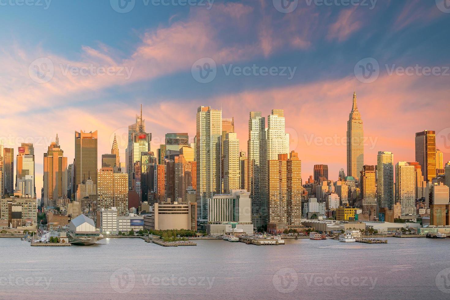 new york city manhattan midtown skyline al crepuscolo foto
