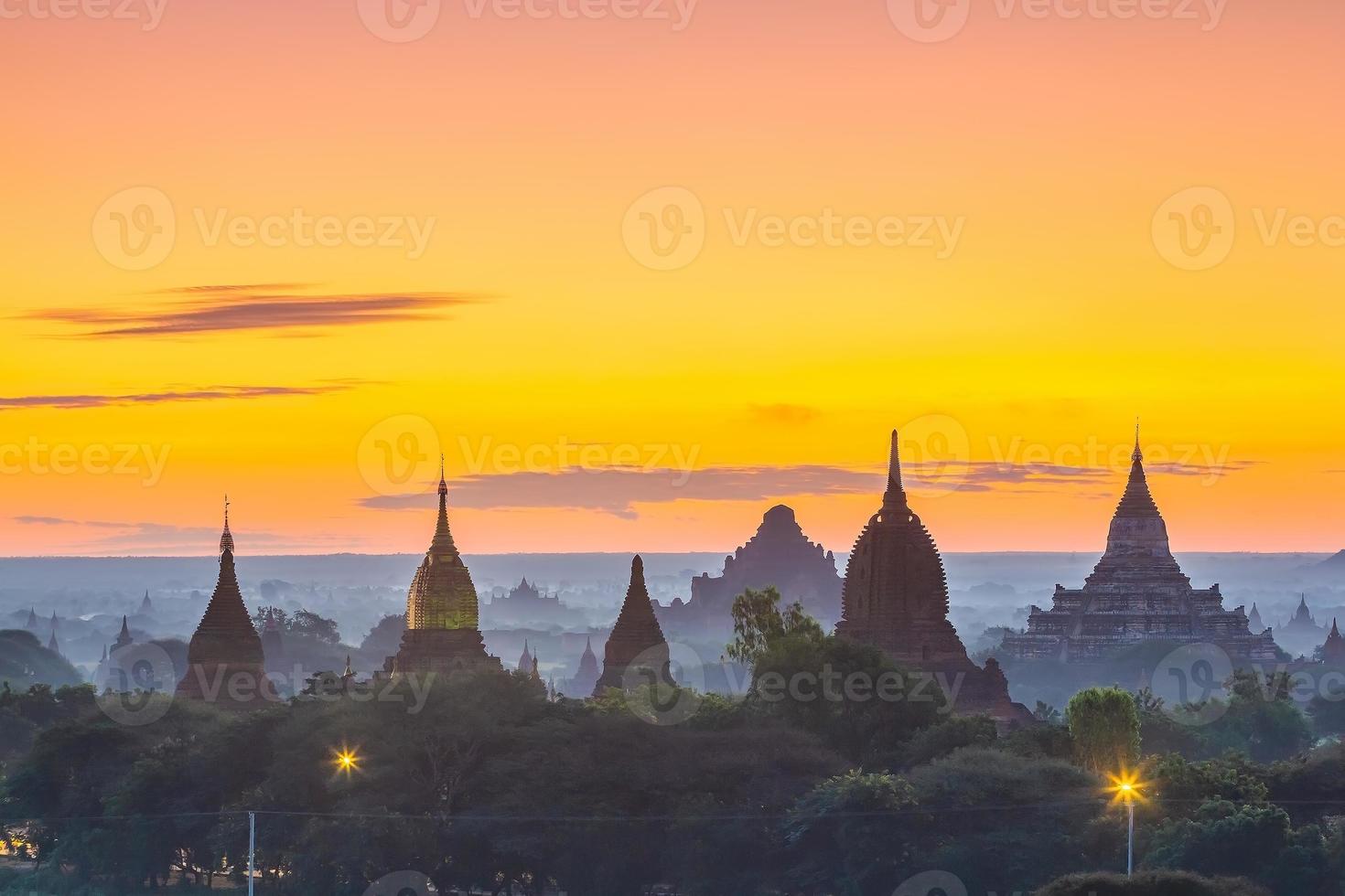 Bagan paesaggio urbano del myanmar in asia foto