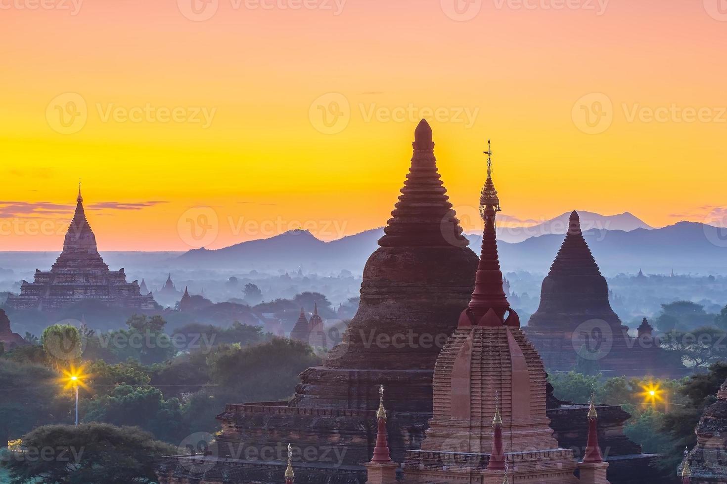 Bagan paesaggio urbano del myanmar in asia foto