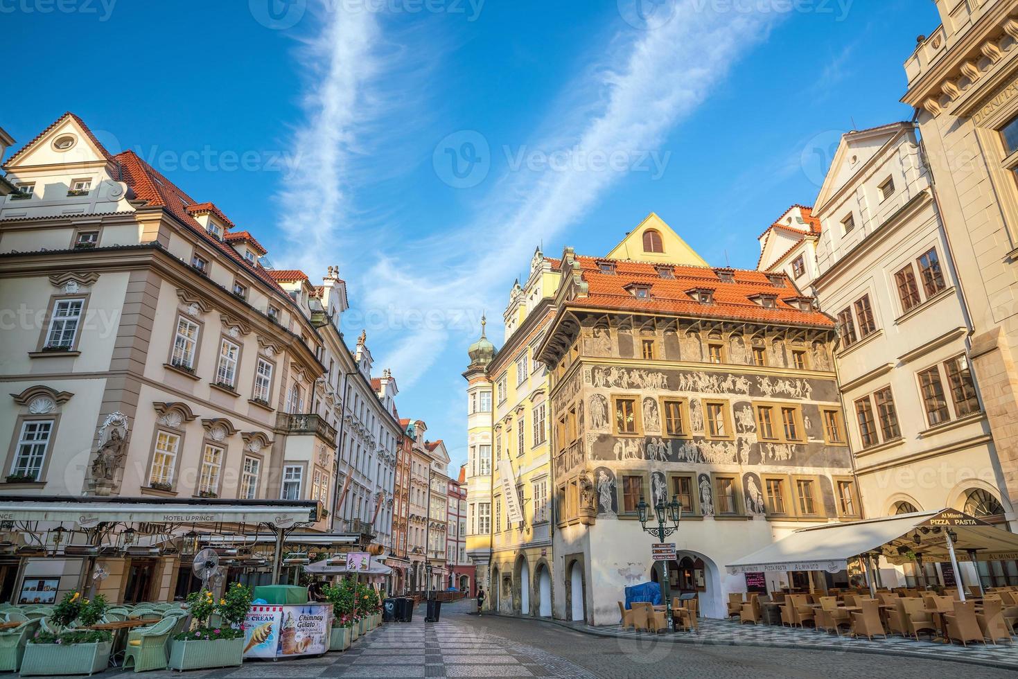 edifici storici nella città vecchia di praga nella repubblica ceca foto