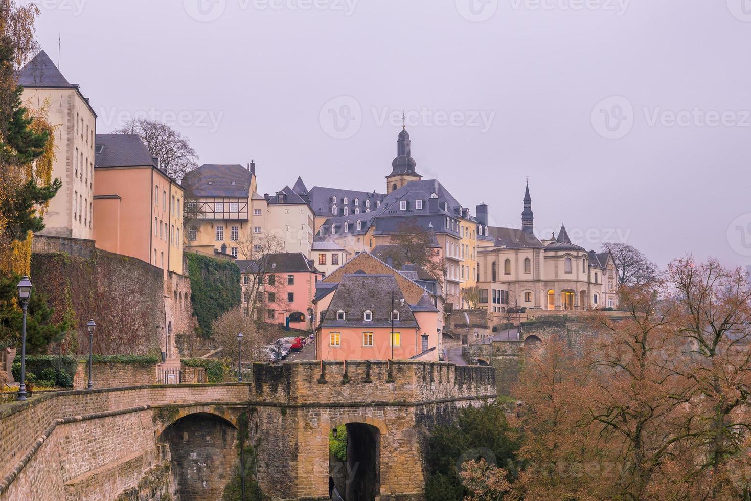 skyline della città vecchia città di lussemburgo dalla vista dall'alto foto