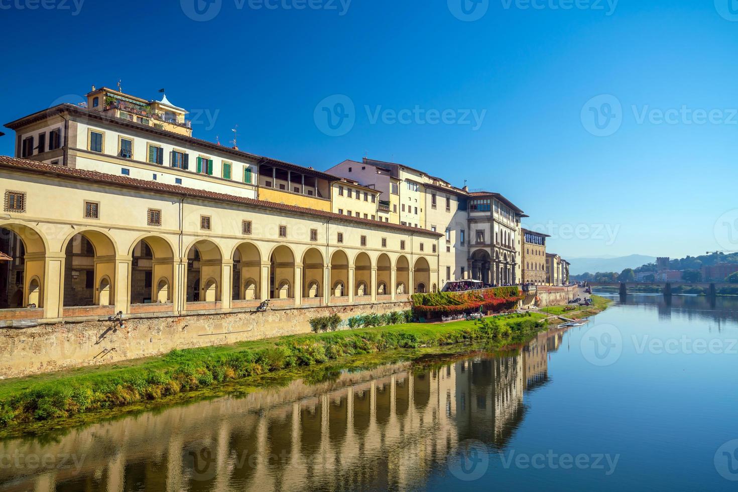 firenze città e il fiume arno in toscana foto