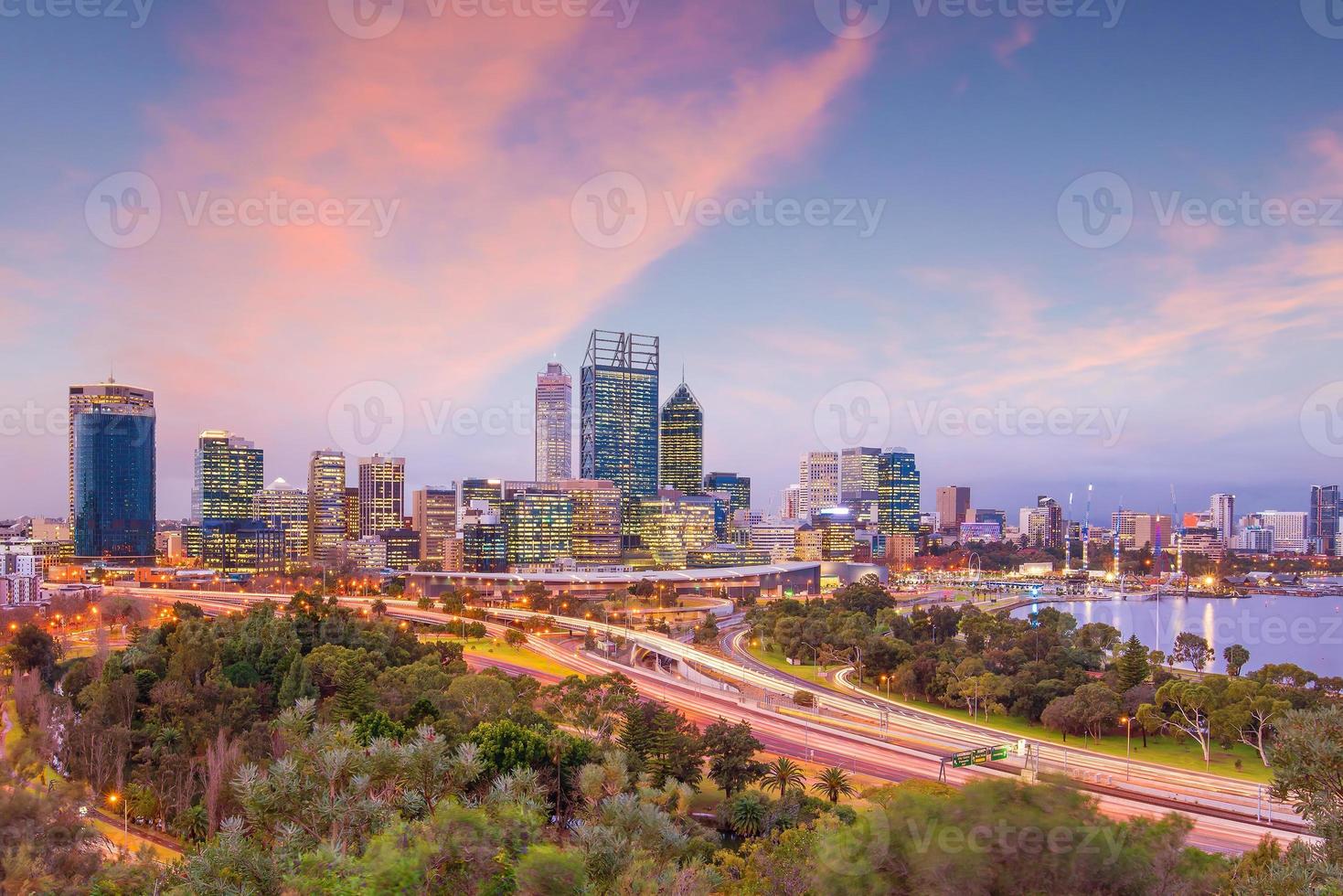 skyline del centro di perth in australia foto