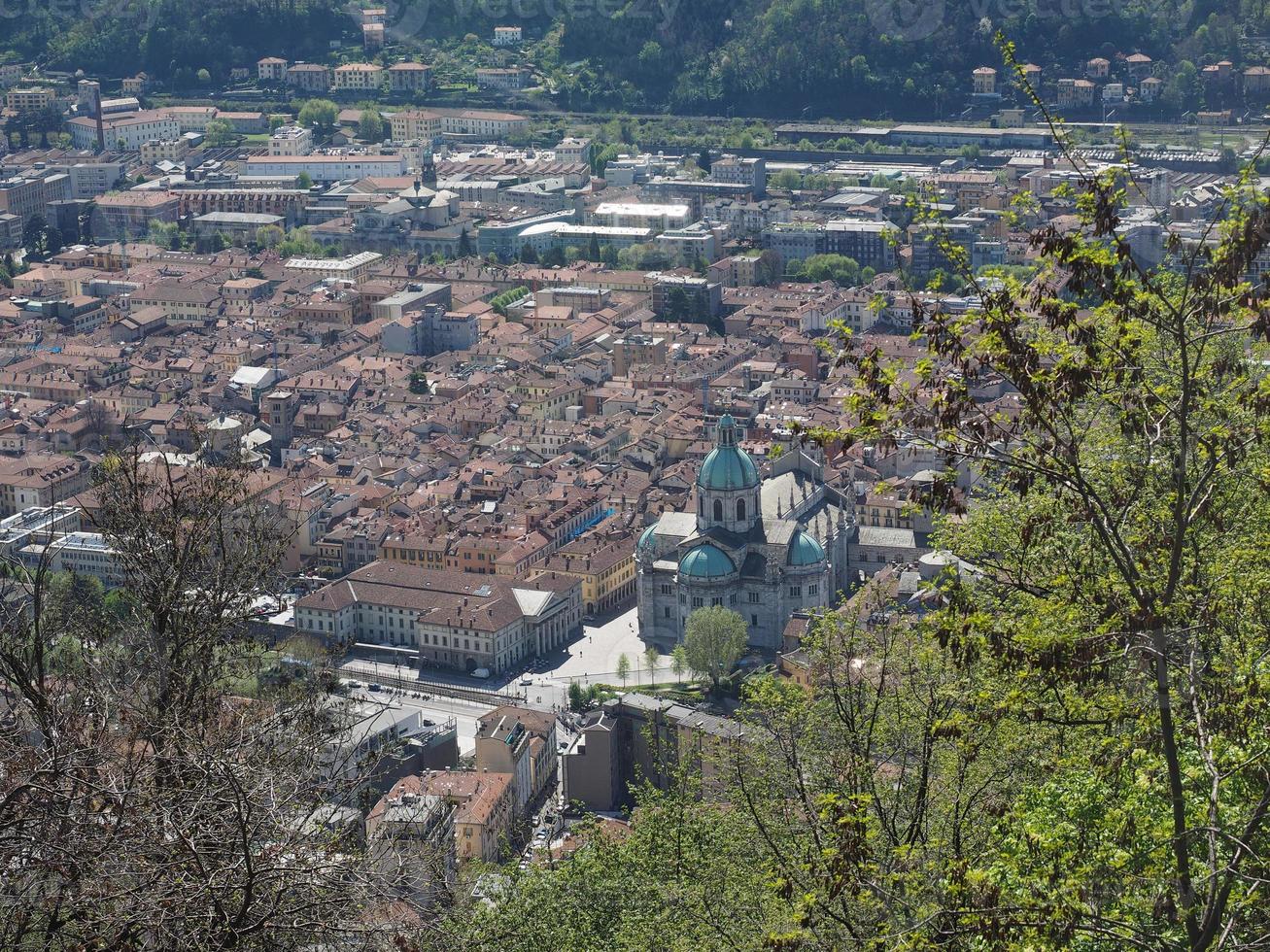 veduta aerea di como, italia foto