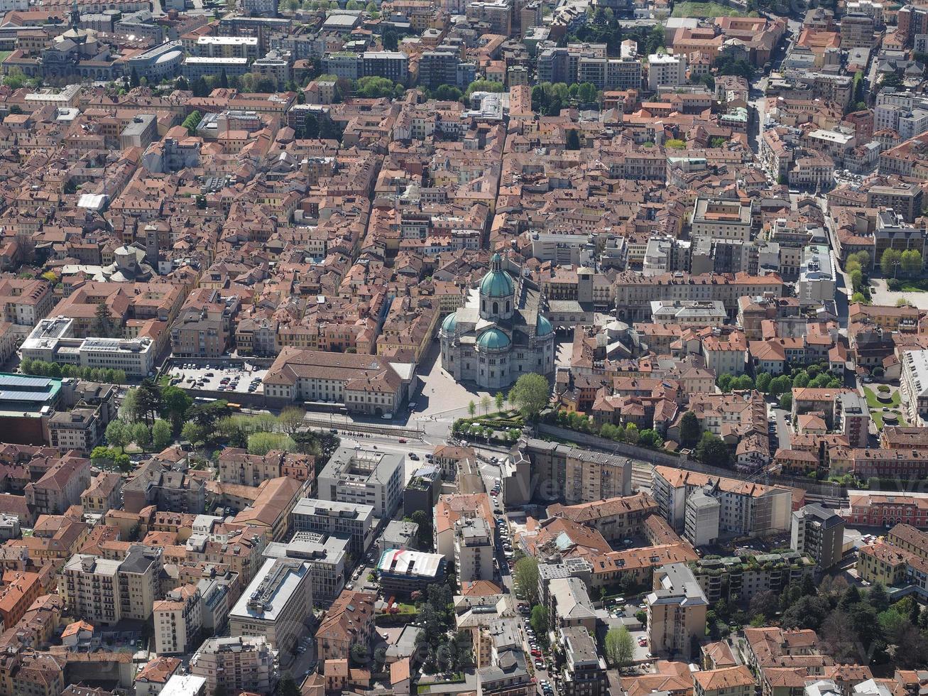 veduta aerea di como, italia foto