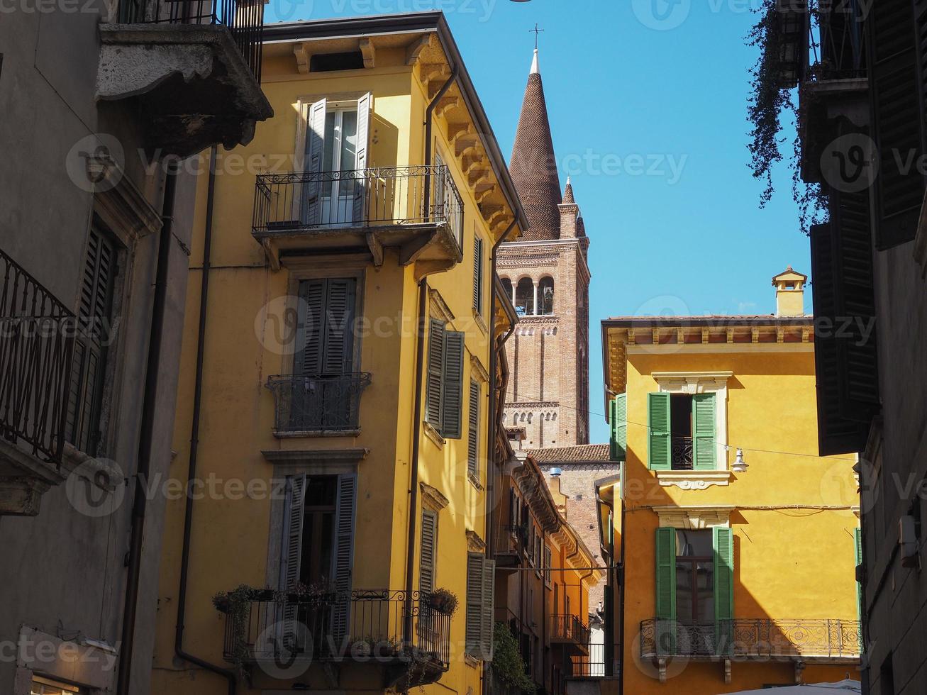 vista della città di verona foto