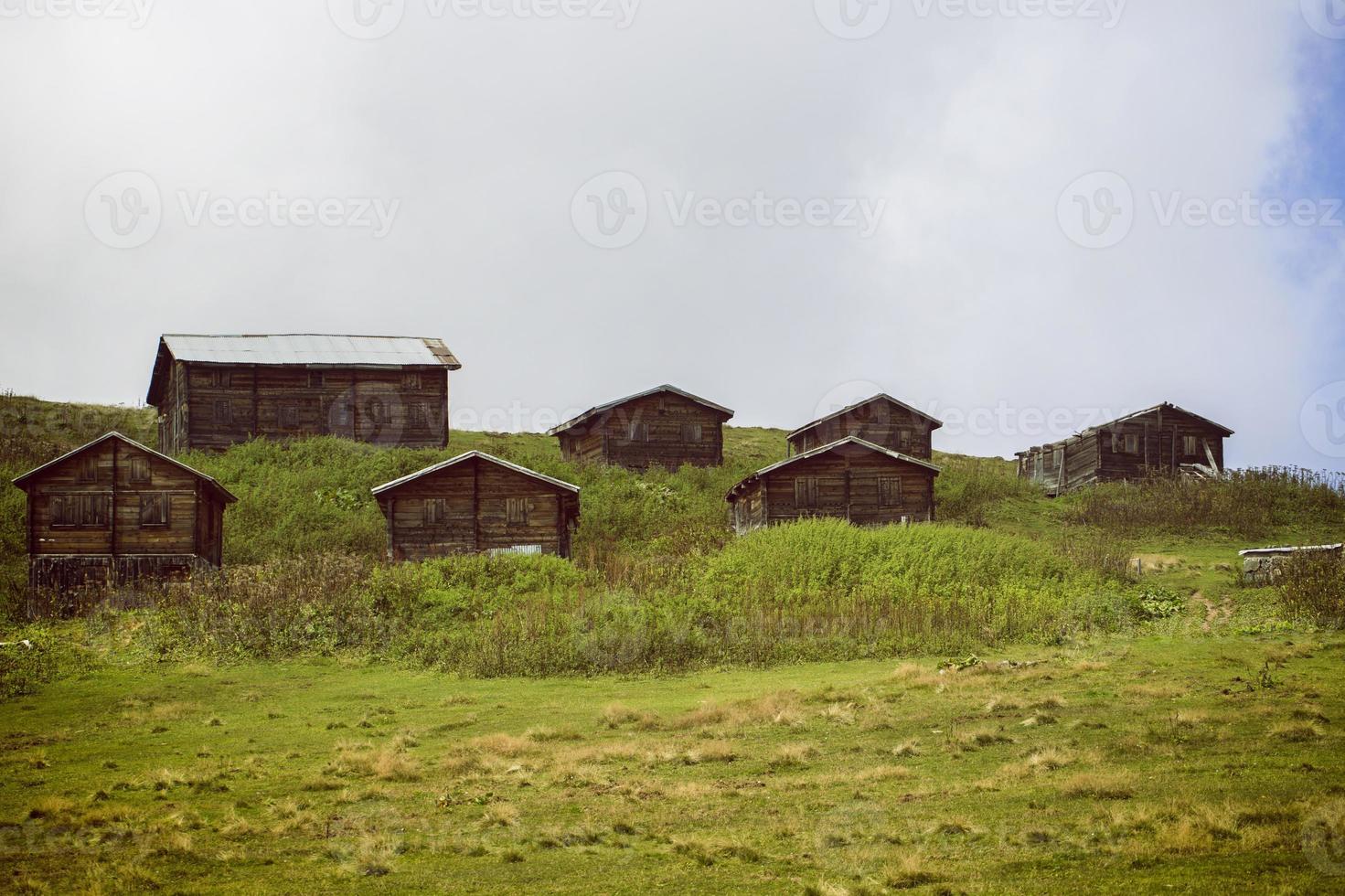 tacchino, rize, altopiano di sal, case di legno dell'altopiano foto