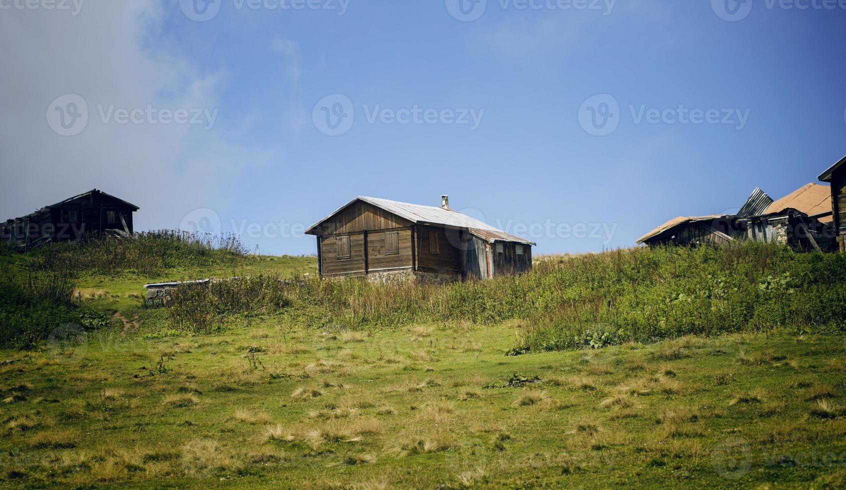 tacchino, rize, altopiano di sal, case di legno dell'altopiano foto