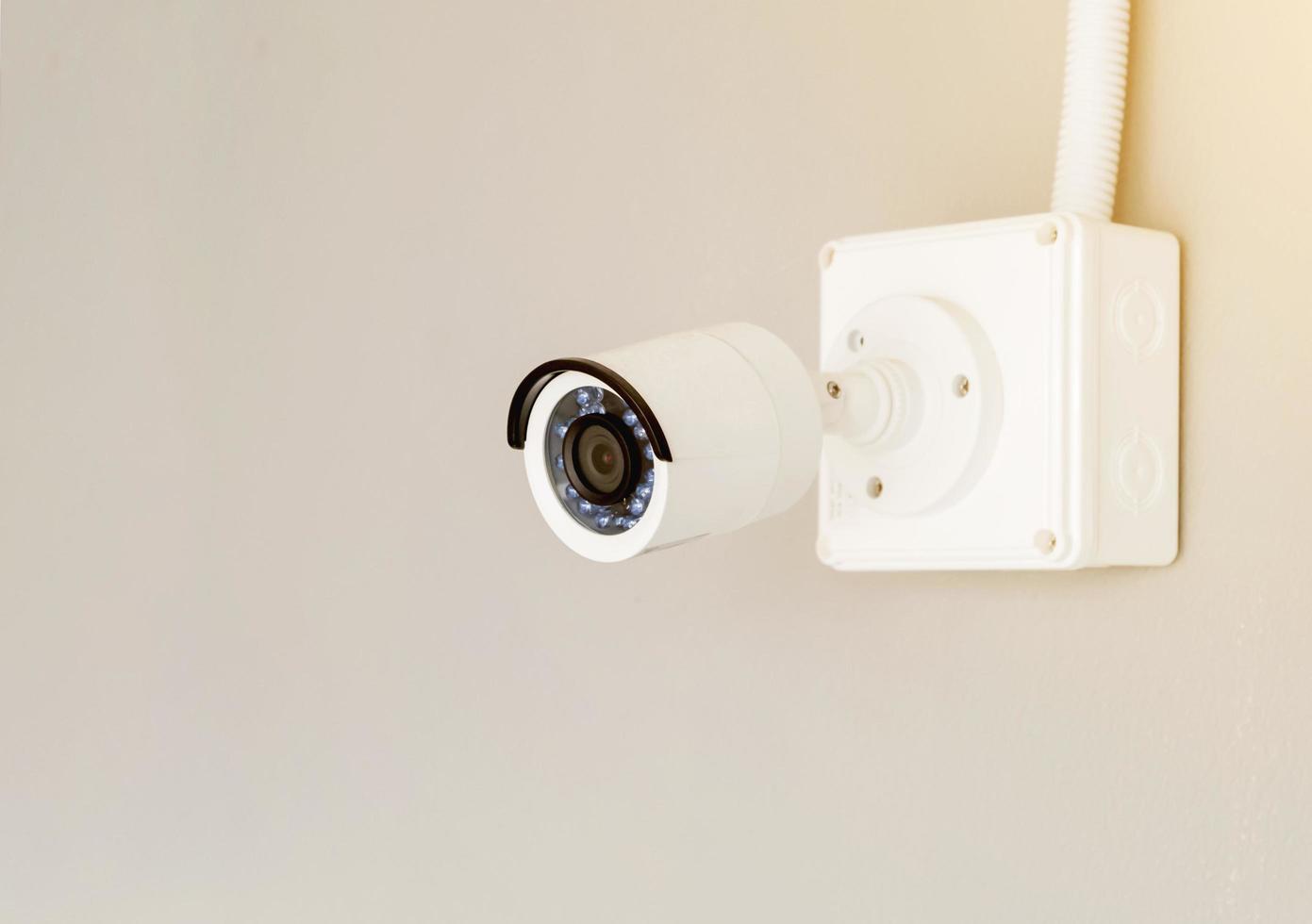 telecamera a circuito chiuso di sicurezza nell'edificio per uffici foto