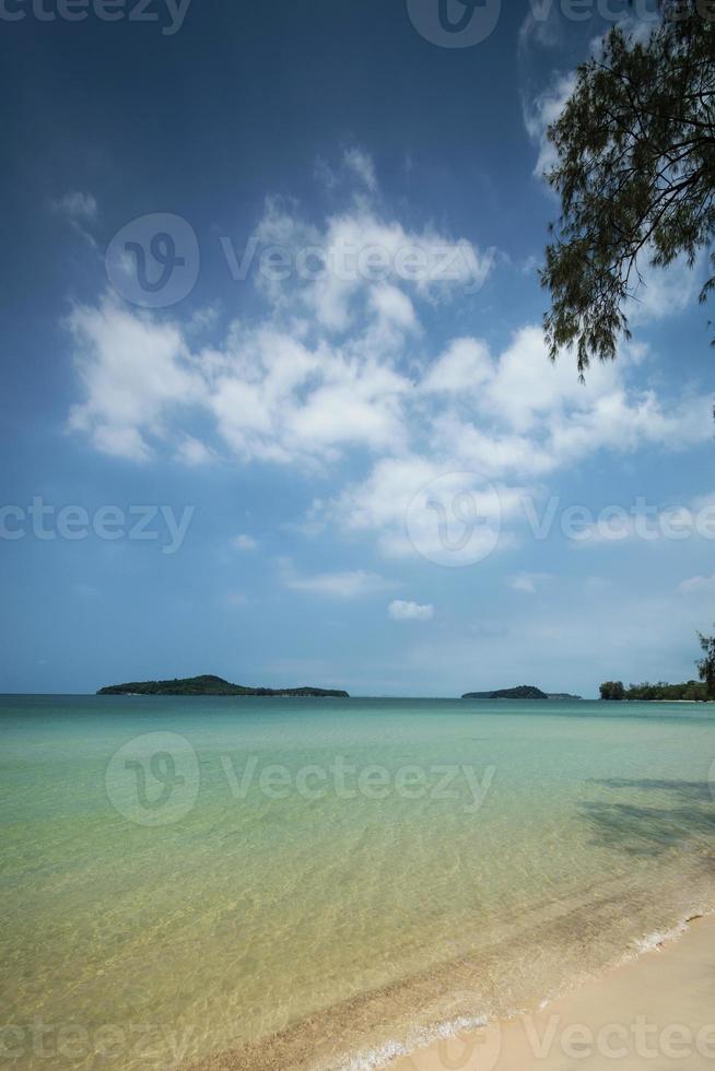 lunga spiaggia sull'isola di koh ta kiev vicino a sihanoukville cambogia foto