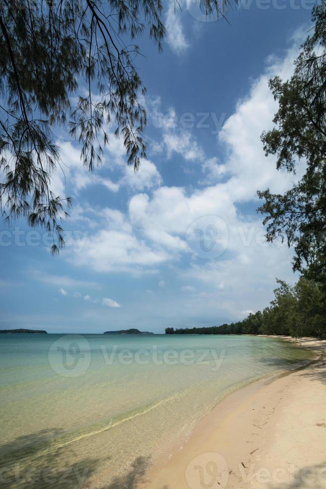 lunga spiaggia sull'isola di koh ta kiev vicino a sihanoukville cambogia foto