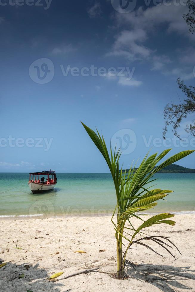 lunga spiaggia sull'isola di koh ta kiev vicino a sihanoukville cambogia foto