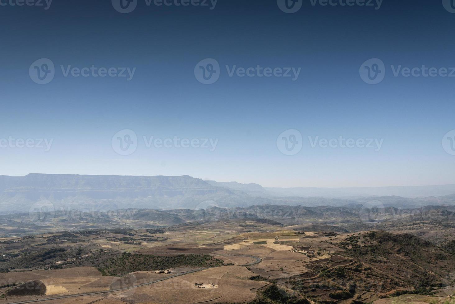 vista panoramica della campagna e del paesaggio collinare vicino a lalibela, in Etiopia foto