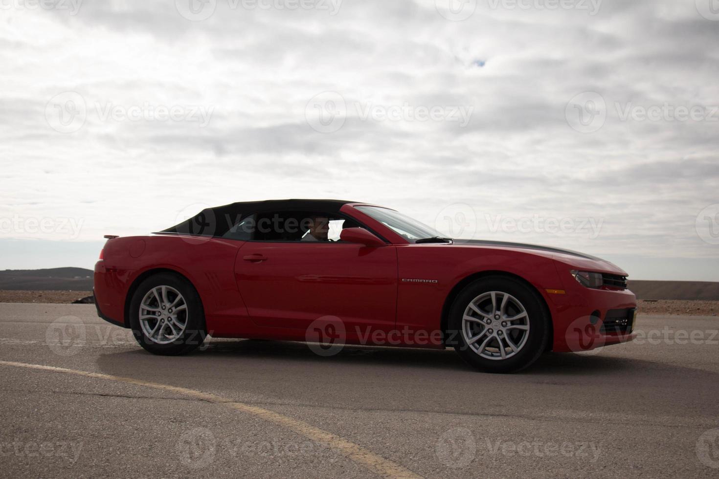 Ford Mustang in pista e sulle strade del deserto foto