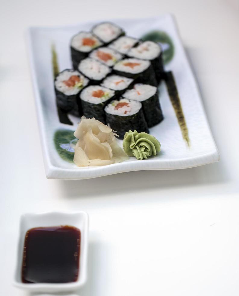 sushi di pesce tradizionale giapponese foto