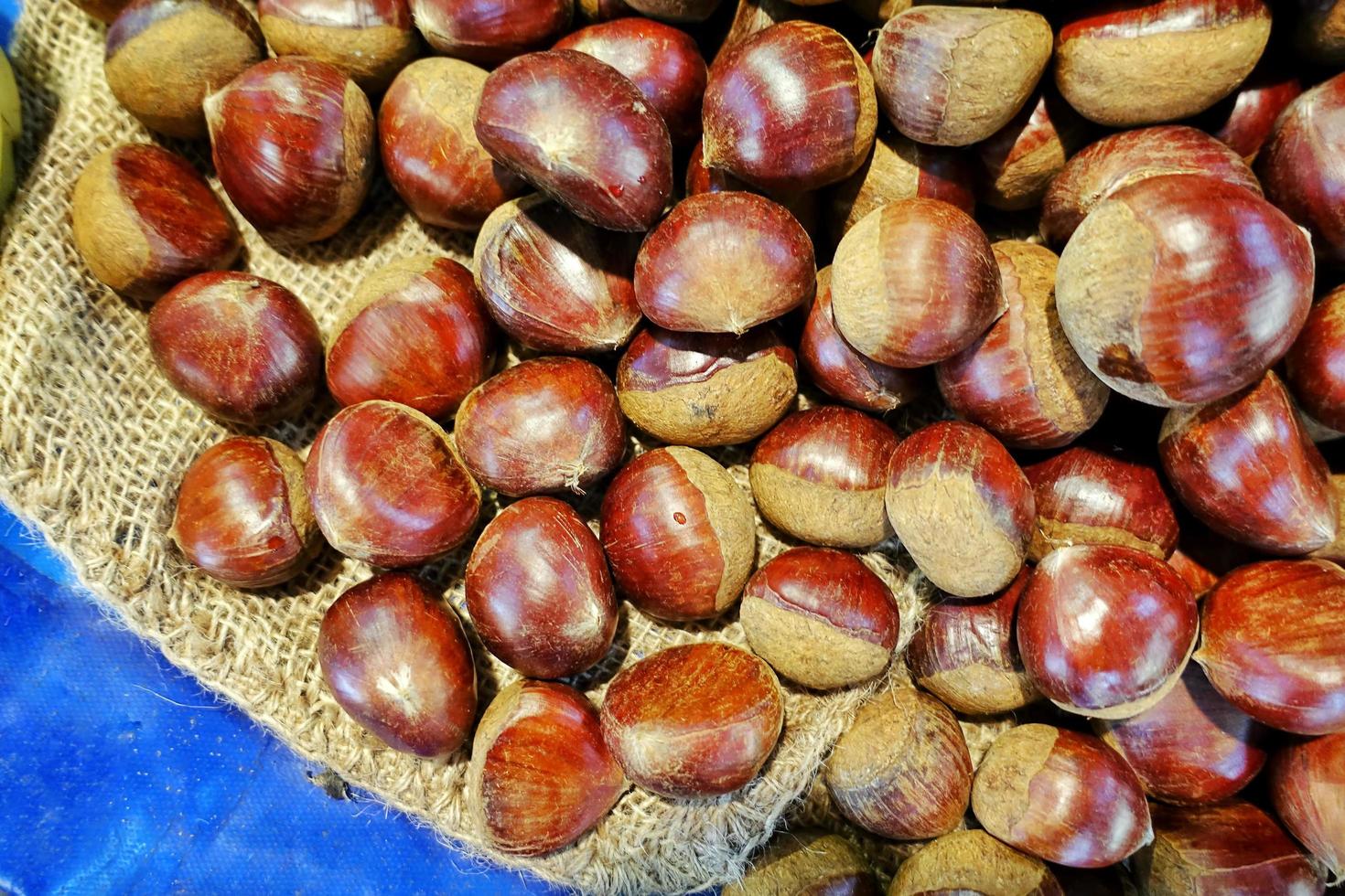 cibo vegetariano fresco e sano di castagne foto