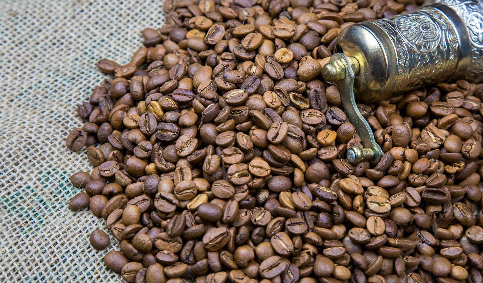 chicchi di caffè tostati al naturale foto